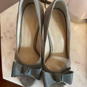 Enzo Angiolini Gray Suede Heels with Bow Accent